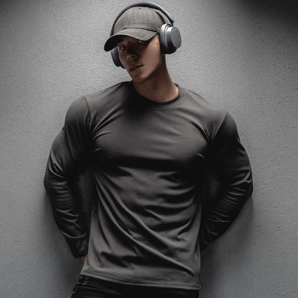 Men's Thermal Long Sleeve Base Layer - Crew Neck Winter Training Top in Charcoal