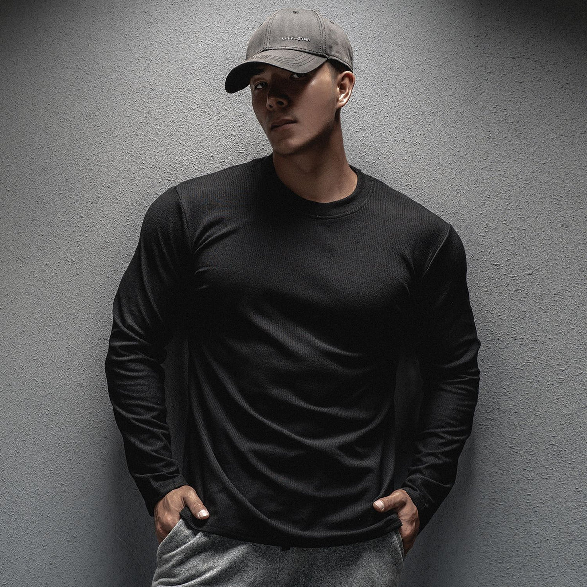 Men's Thermal Long Sleeve Base Layer - Crew Neck Winter Training Top in Black